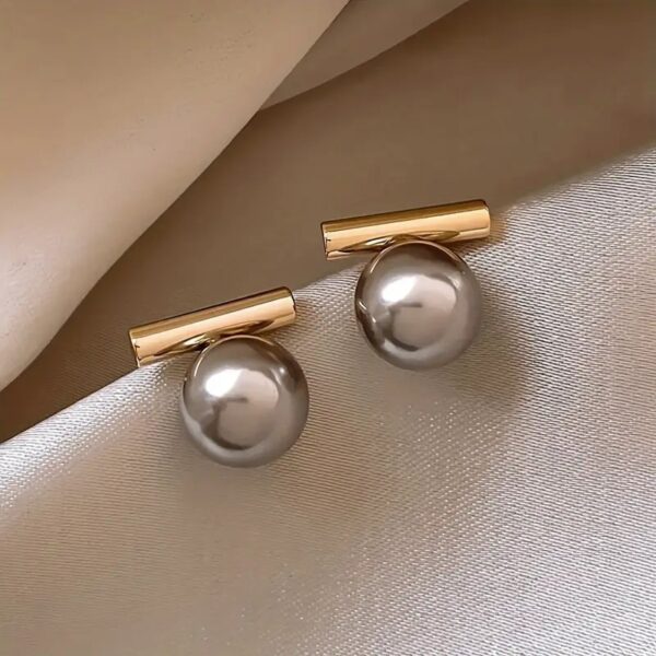 Grey Pearl Stud